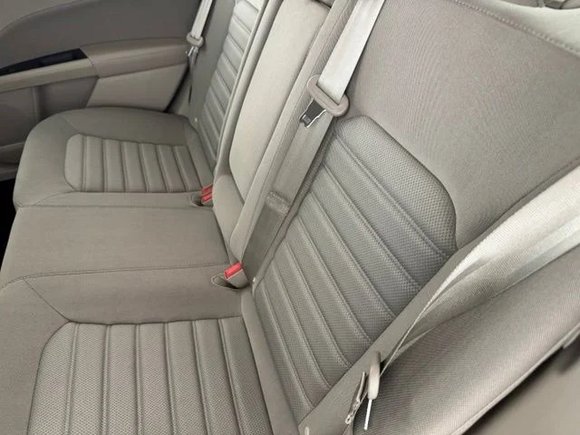 Used 2019 Blue Ford SE image 22
