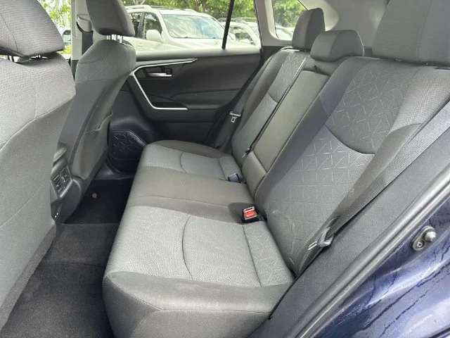 2025 Toyota RAV4 XLE - Photo 23