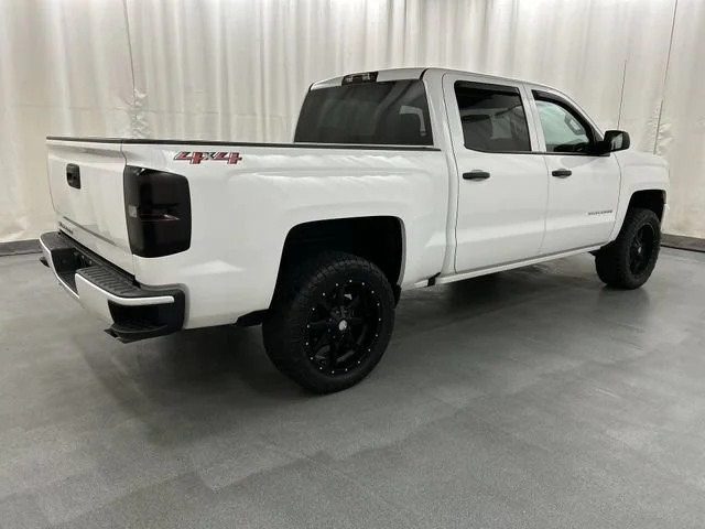 Used 2018 SUMMIT WHITE Chevrolet Custom image 4