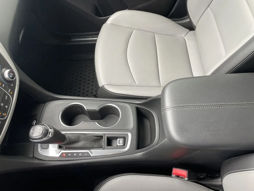 Used 2019 Summit White Chevrolet Premier image 23