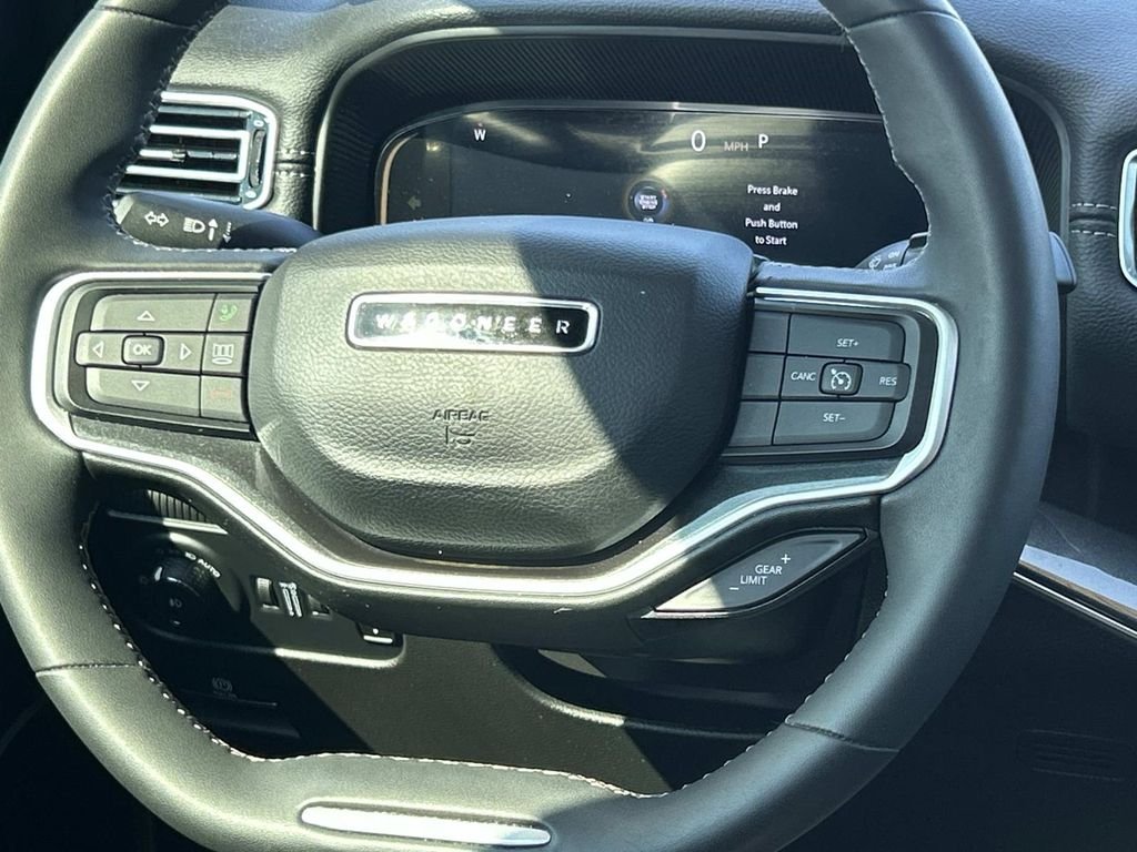 Used 2024 Silver Jeep Base image 14