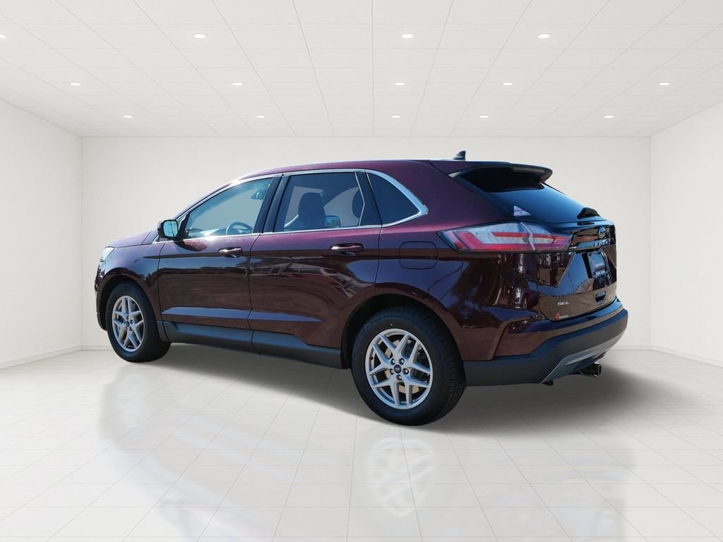 Used 2021 Red Ford SEL image 4