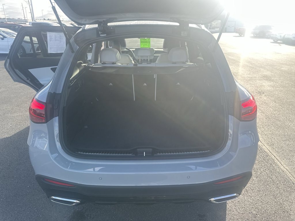 Used 2026  Mercedes-Benz GLC 300 image 31
