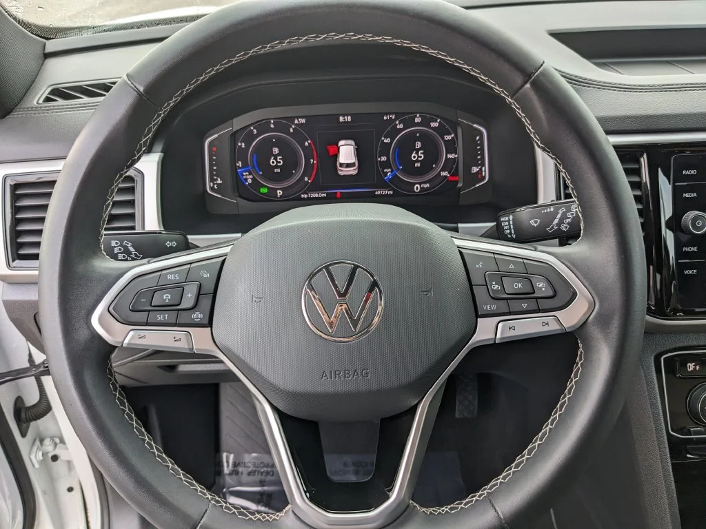 Used 2023 White Volkswagen 3.6L V6 SE w/Technology image 29