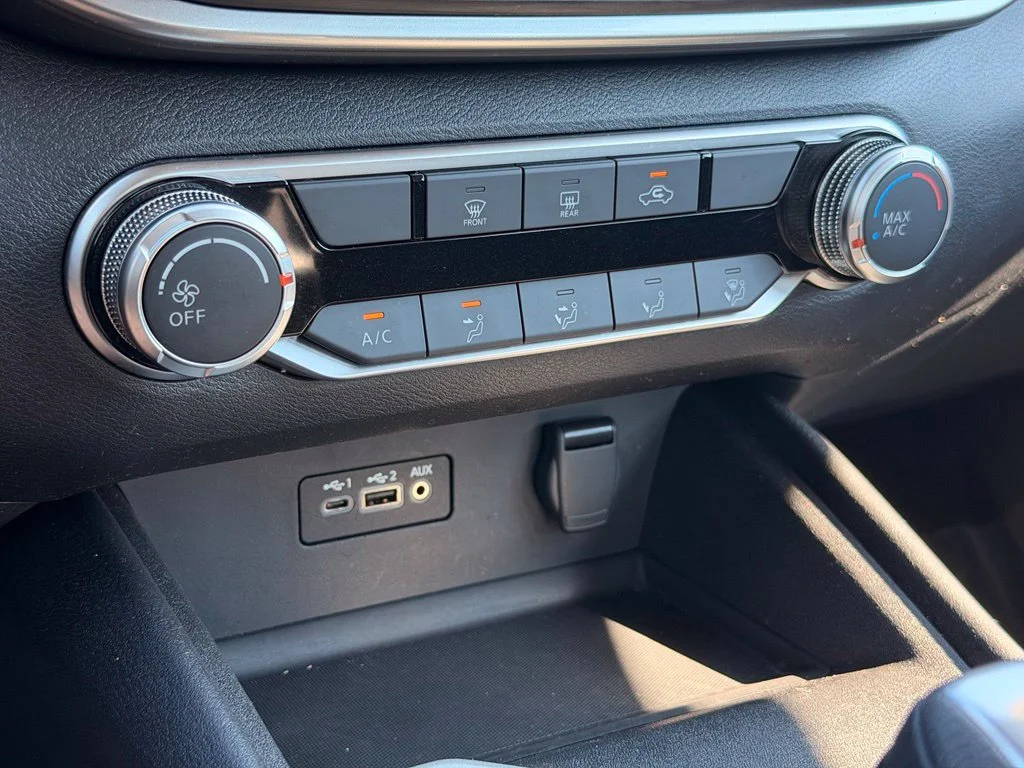 Used 2025 White Nissan 2.5 SV image 33