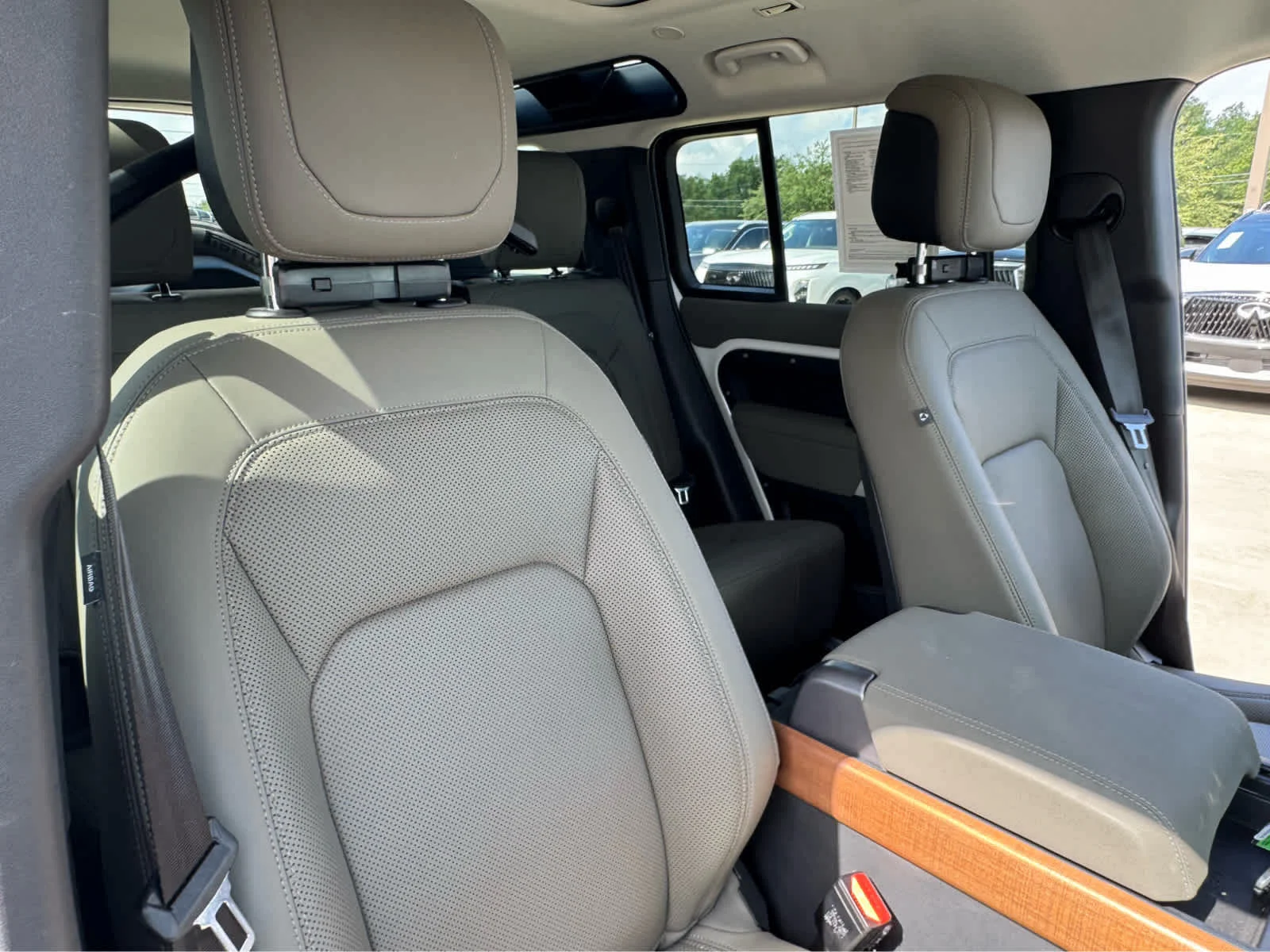 Used 2023 WHT Land Rover S image 11