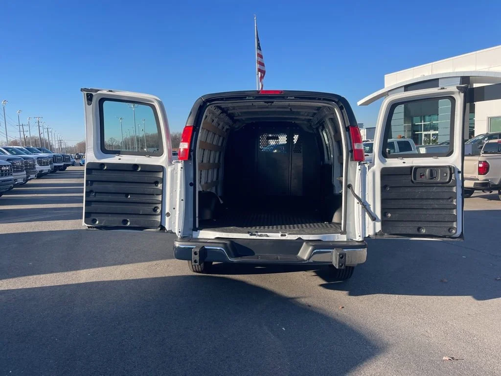 Used 2023 Summit White GMC Work Van image 22