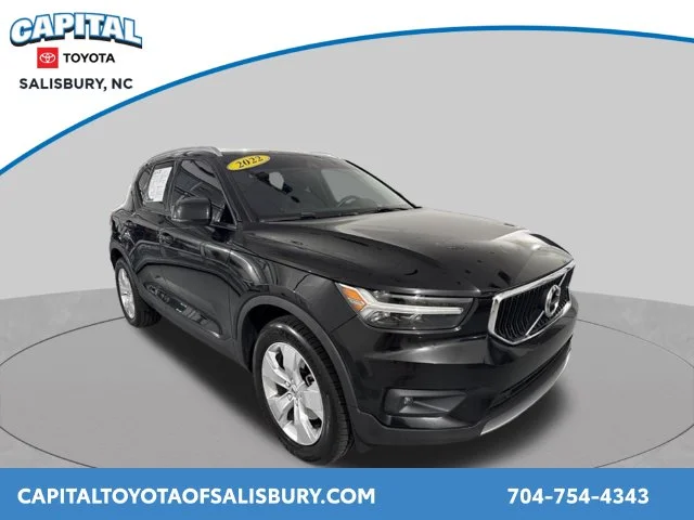 Used 2022  Volvo Momentum image 1