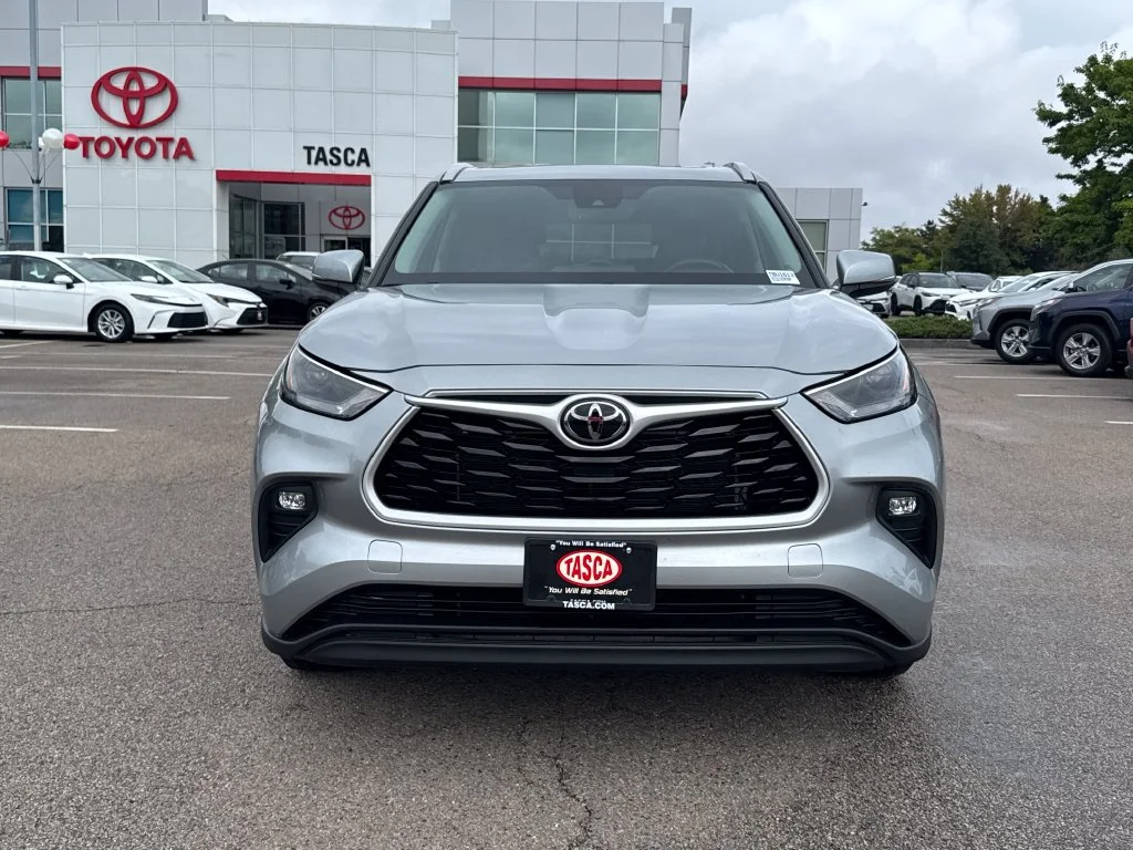 Used 2025 Silver Toyota XLE image 2
