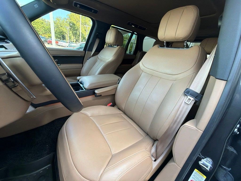 Used 2025 Carpathian Gray Premium Metallic Land Rover SE image 10