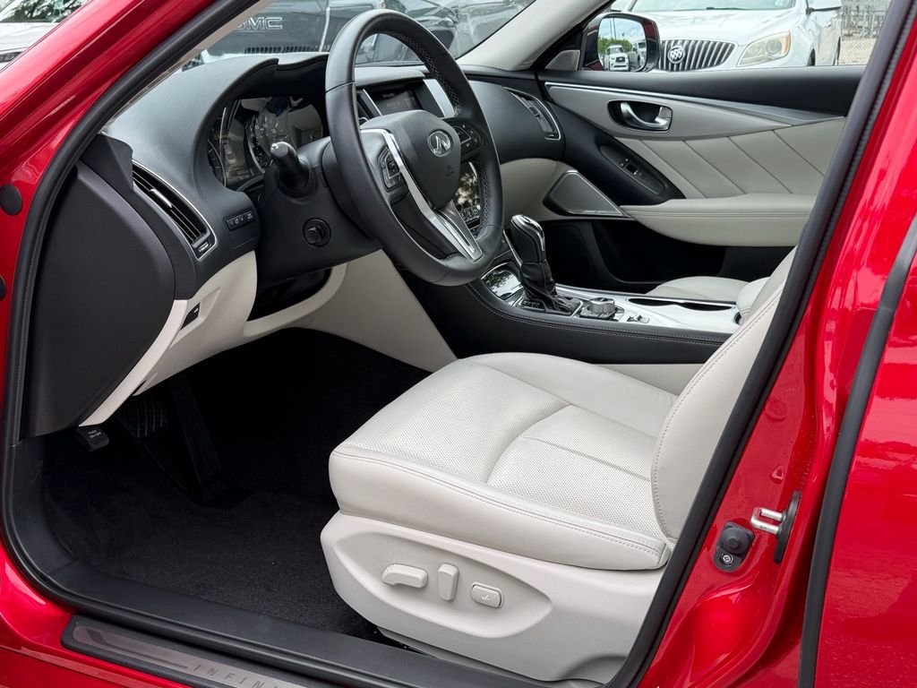 Used 2023 Red INFINITI LUXE image 13