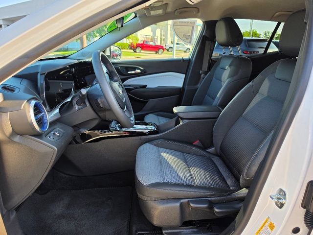 Used 2024 Summit White Chevrolet LT image 30