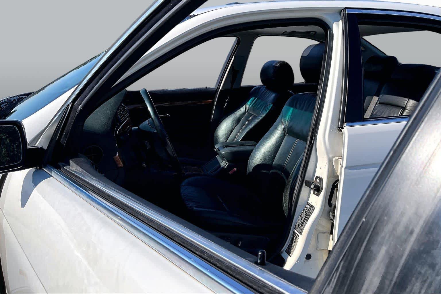 Used 1997 Alpine White BMW 528iA image 6