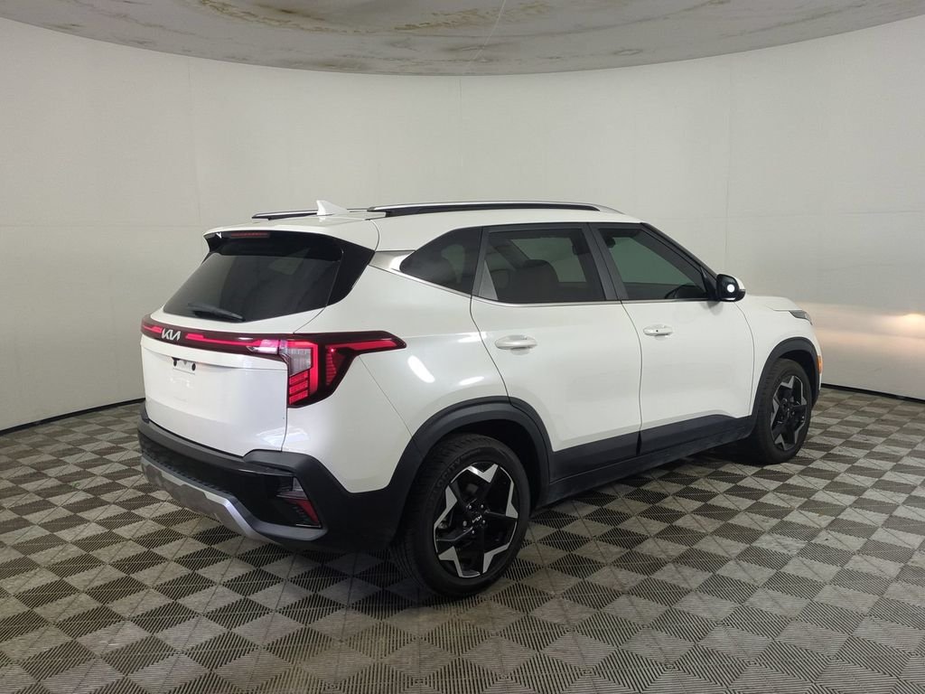 Used 2024 White Kia EX image 5