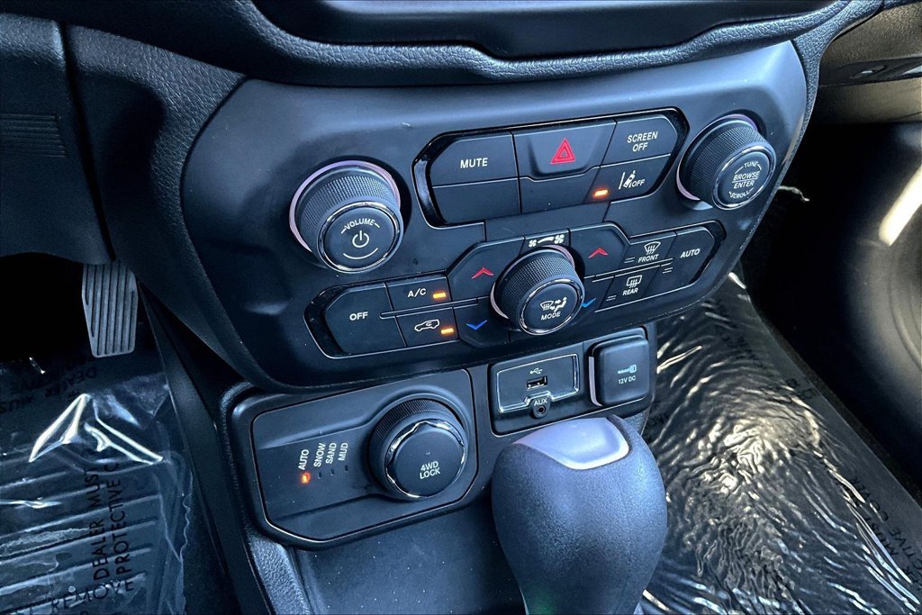 Used 2022 Teal Jeep Altitude image 15