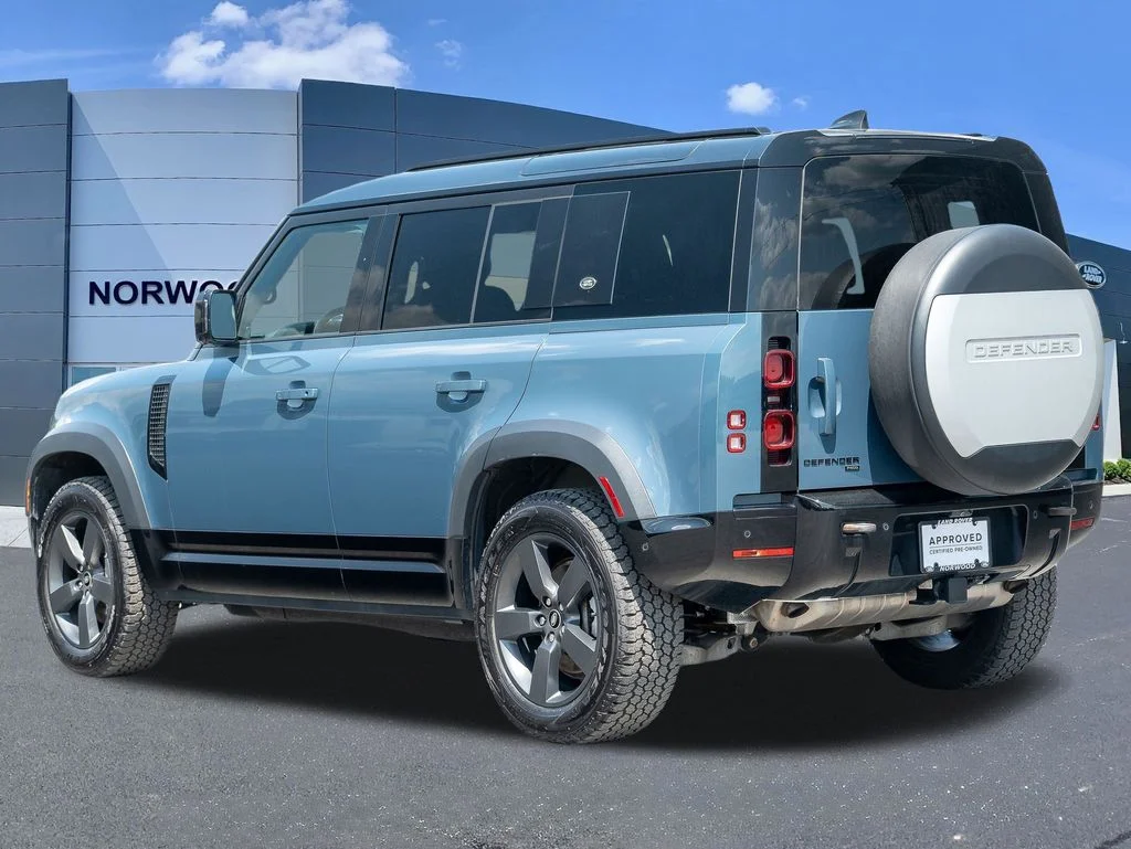 Used 2022 Blue Land Rover X-Dynamic HSE image 6