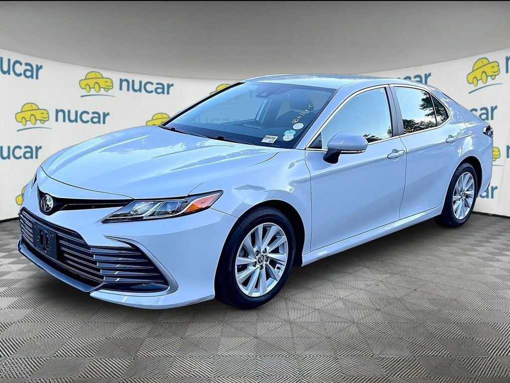 Used 2022 White Toyota LE image 3