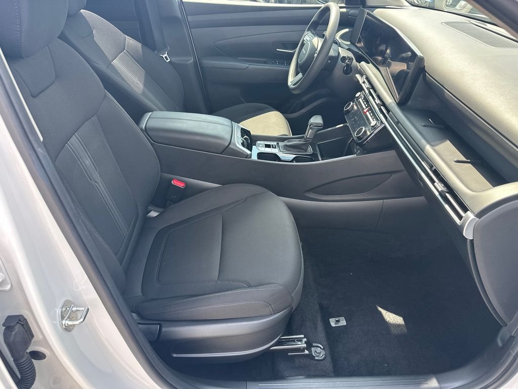 Used 2025 White Hyundai SEL image 13