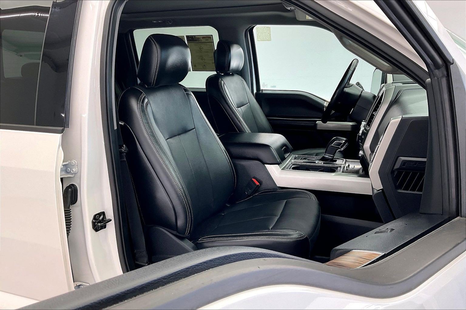 Used 2018 White Platinum Metallic Tri-Coat Ford LARIAT image 5