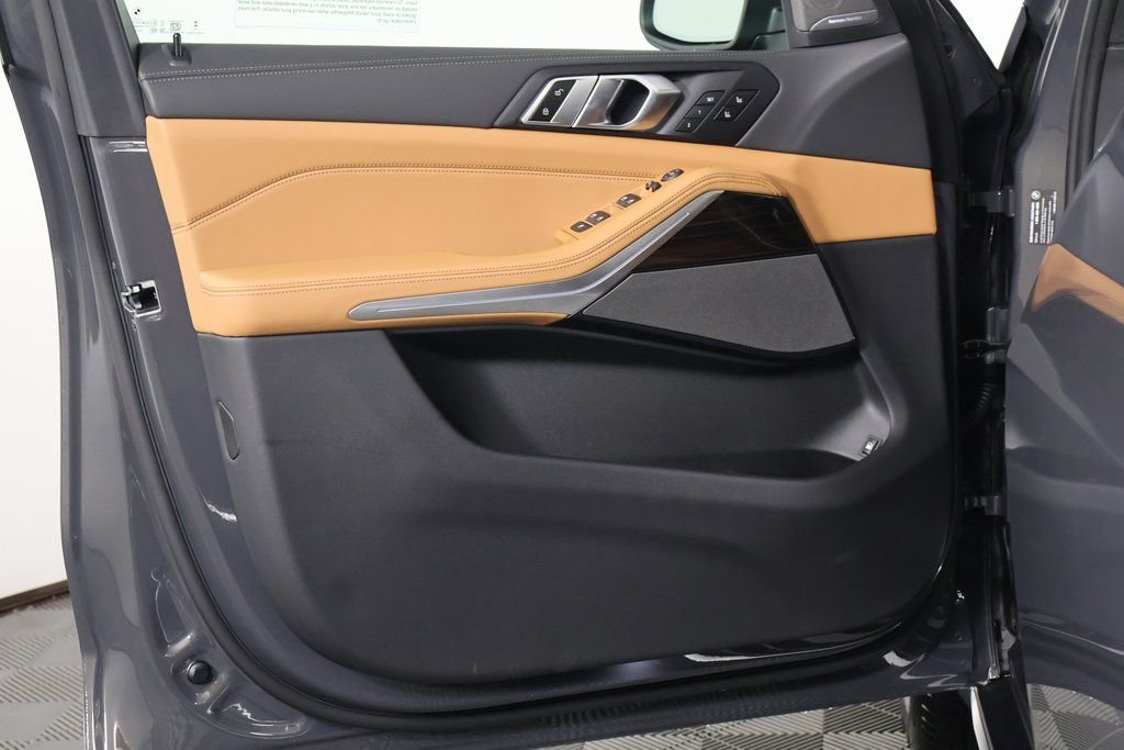 New 2026 Dravit Grey Metallic BMW xDrive50e image 7