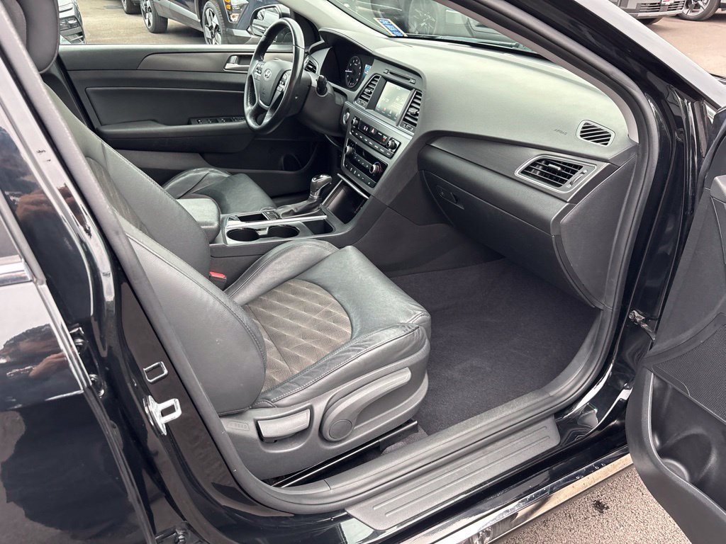 Used 2017 Black Hyundai Sport image 27