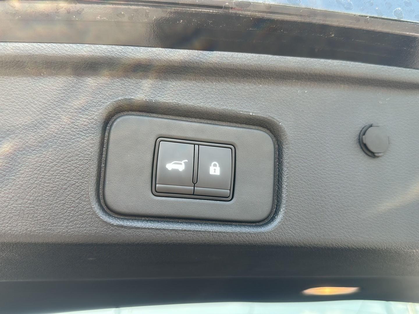 Used 2026 Super Black Nissan Platinum image 34