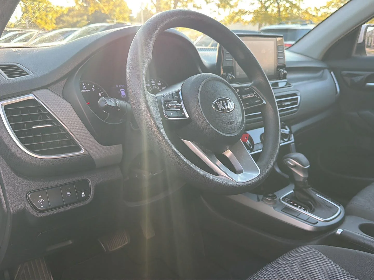 Used 2021 Snow White Pearl Kia LX image 9