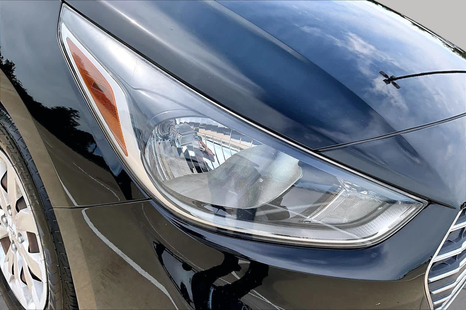 Used 2021 Absolute Black Hyundai SE image 28