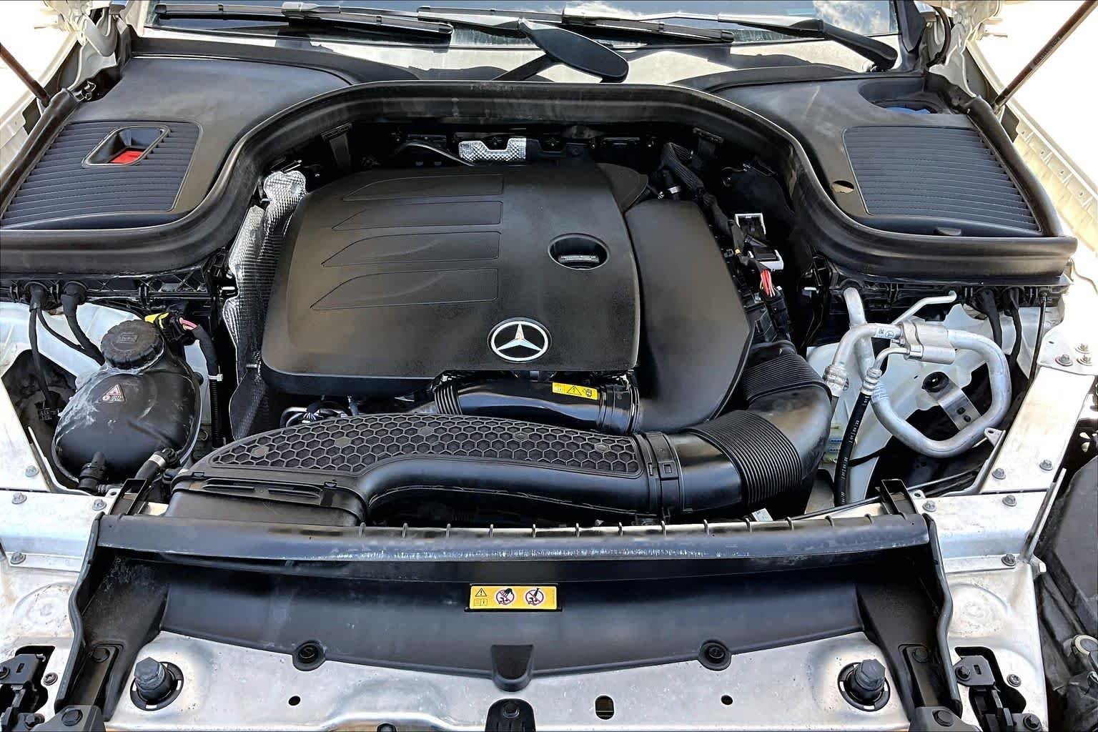Used 2022 Polar White Mercedes-Benz GLC 300 image 31
