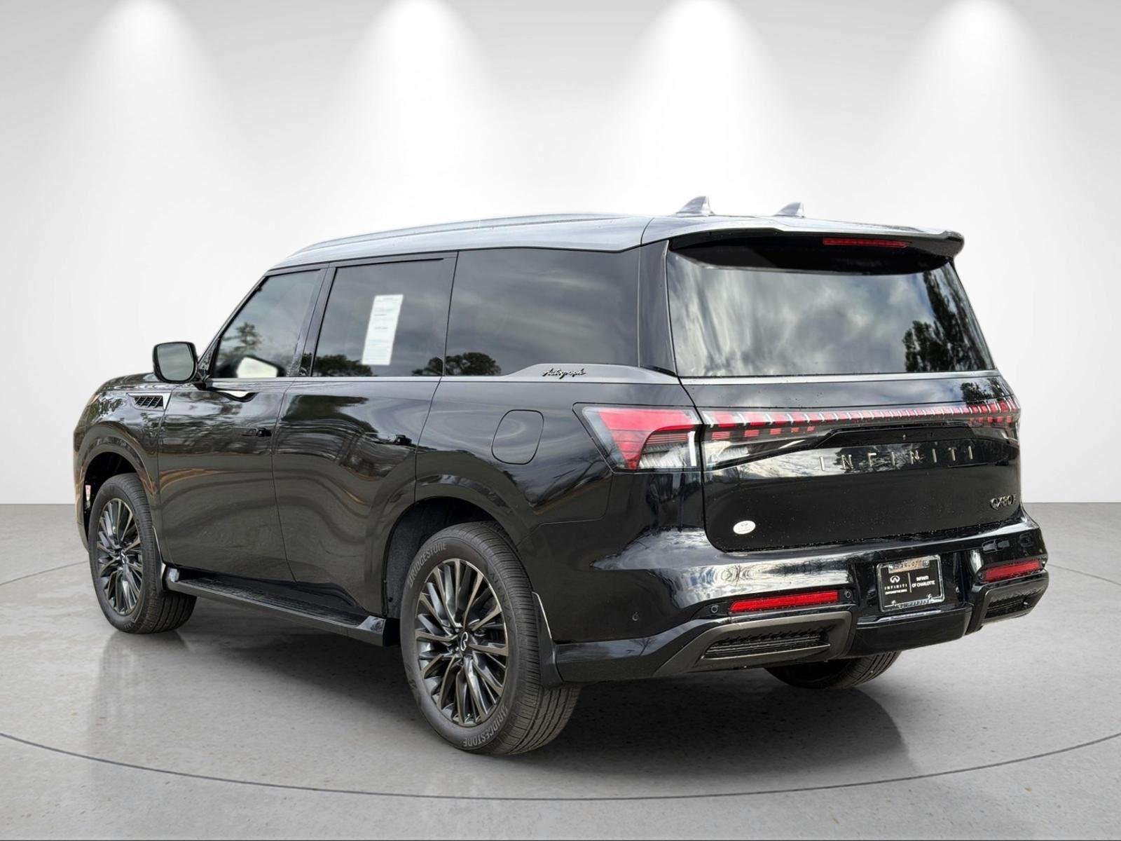 Used 2026 Mineral Black/Graphite Shadow INFINITI AUTOGRAPH image 3