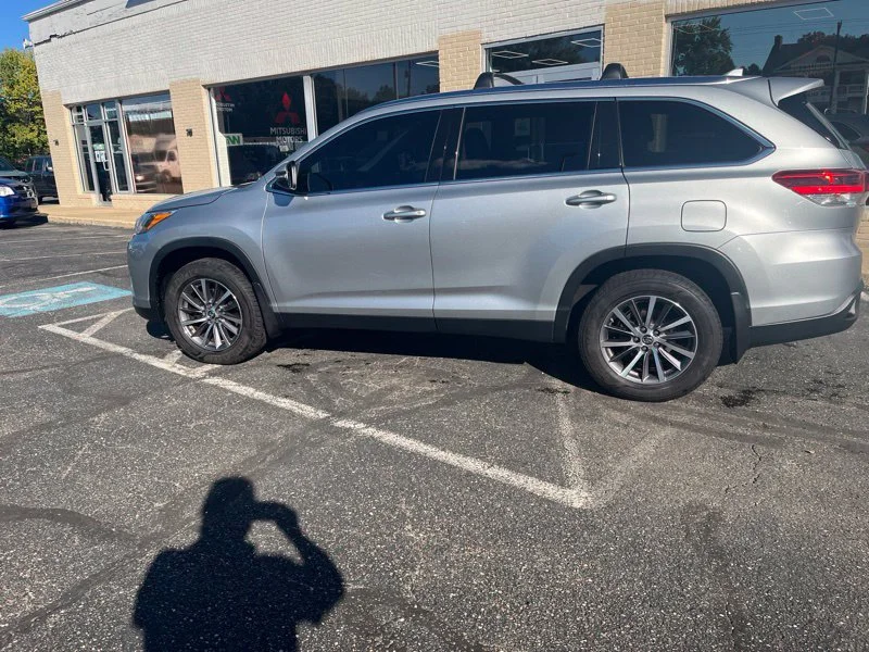 Used 2019 Silver Toyota XLE image 8