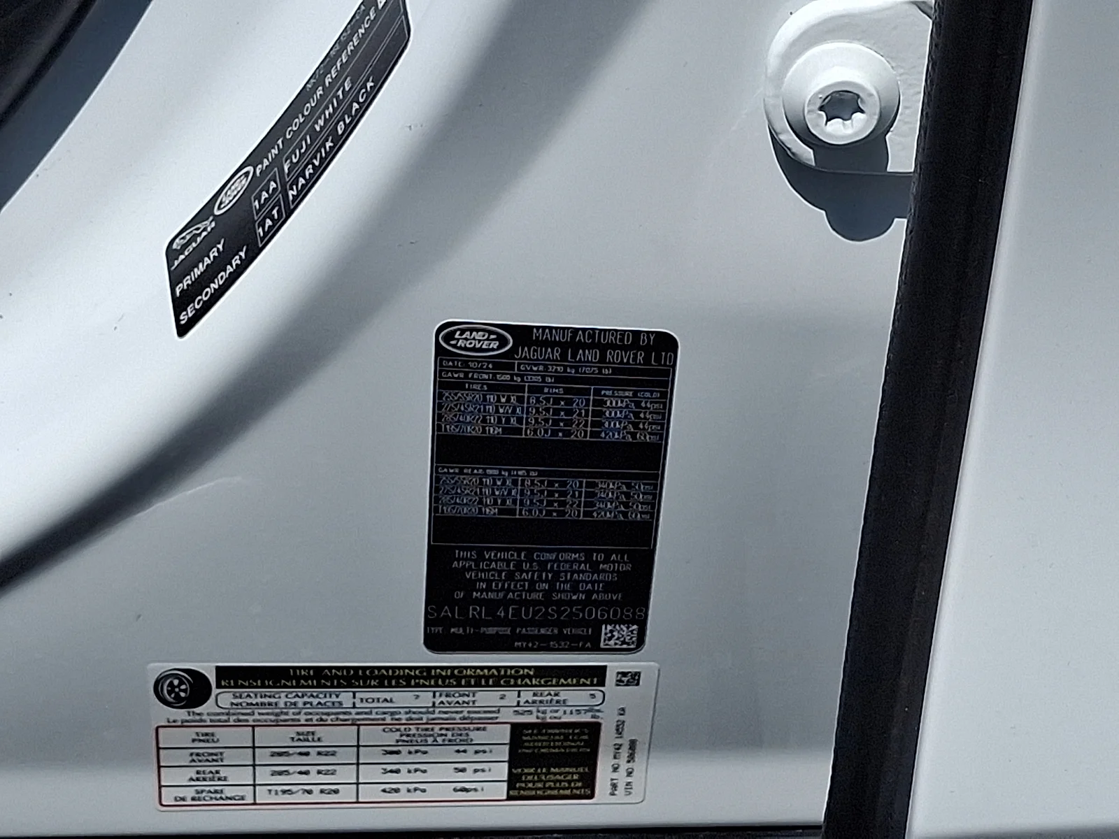 Certified Used 2025 Fuji White - 1AA Land Rover P360 Dynamic SE image 26