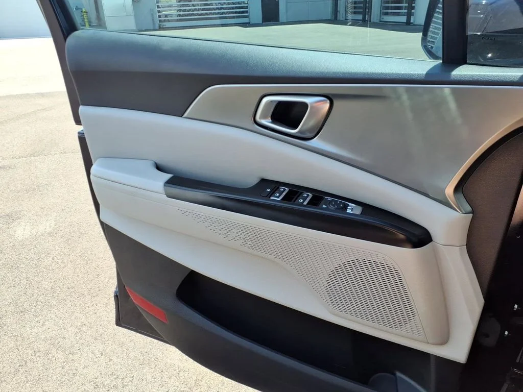 Used 2023 Blue Kia LX Seat Package image 28