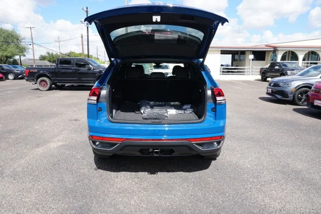 New 2025 R3R3 Mountain Lake Blue Volkswagen 2.0T SE w/Technology image 8