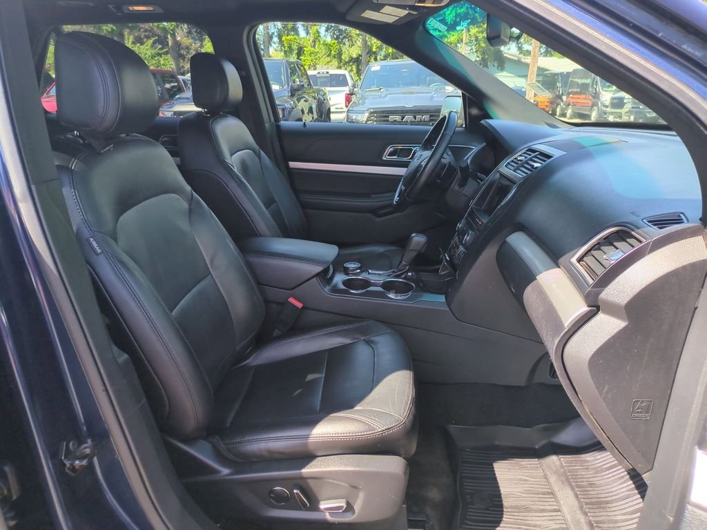 Used 2017 Blue Ford XLT image 16