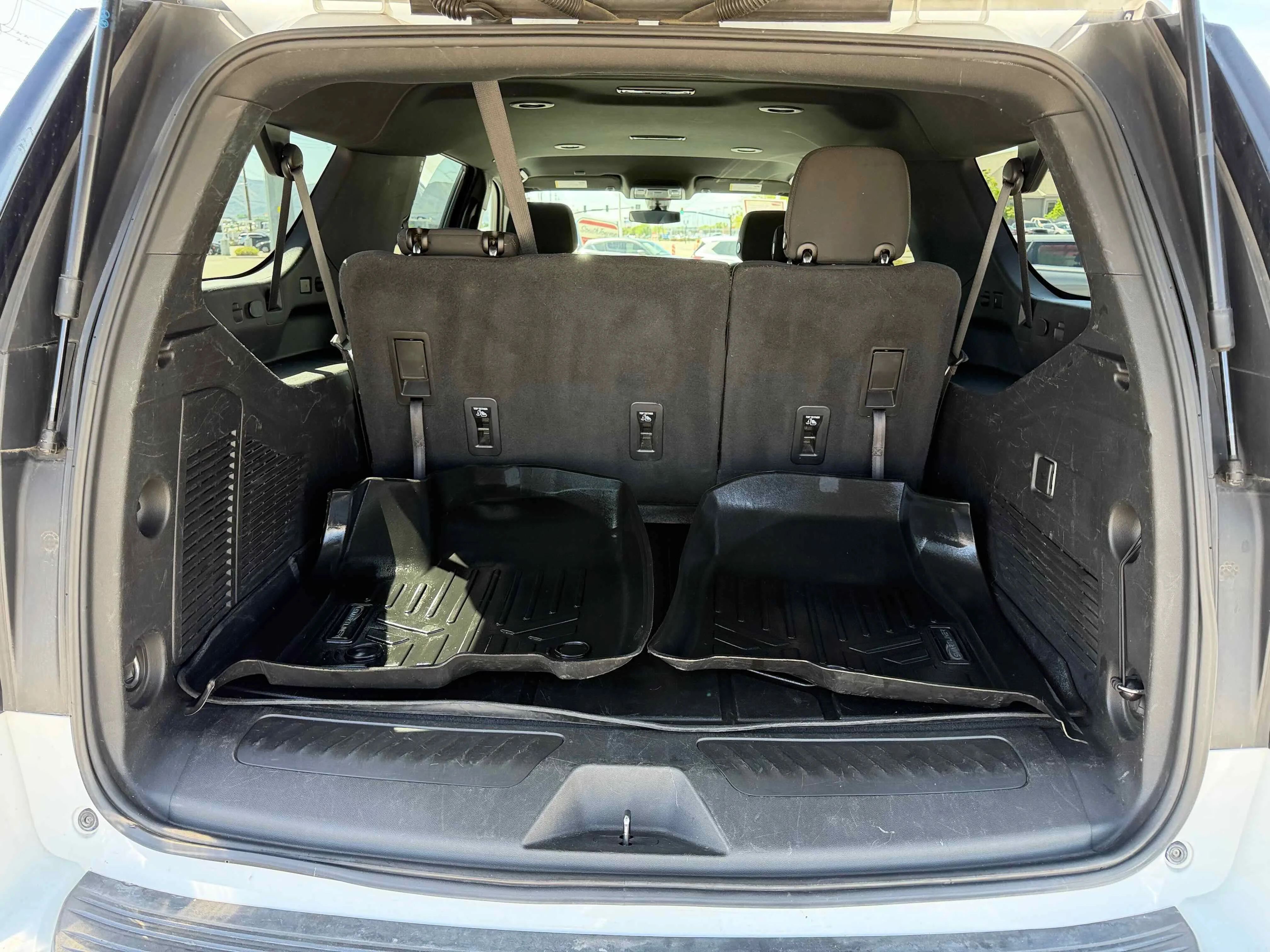 Used 2022 White Chevrolet LS image 31