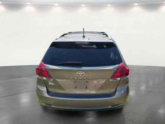 Used 2013 Gold Toyota LE image 16
