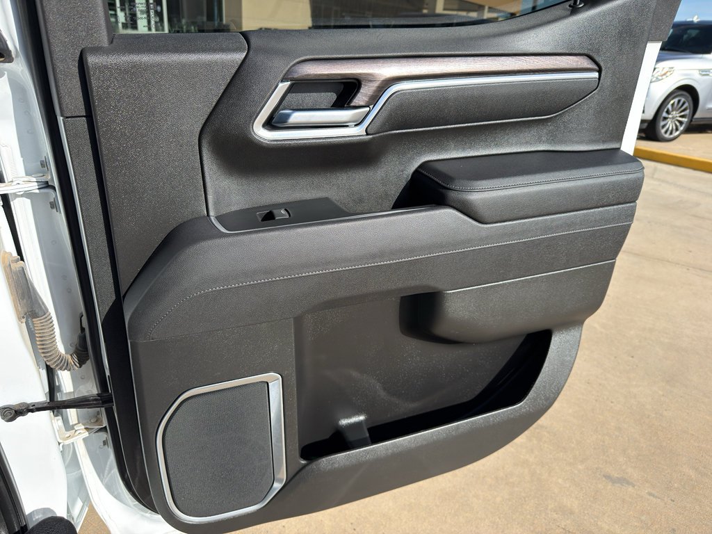 Used 2025 Summit White Chevrolet LTZ image 29