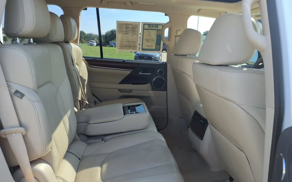 Used 2021 White Lexus 570 image 19