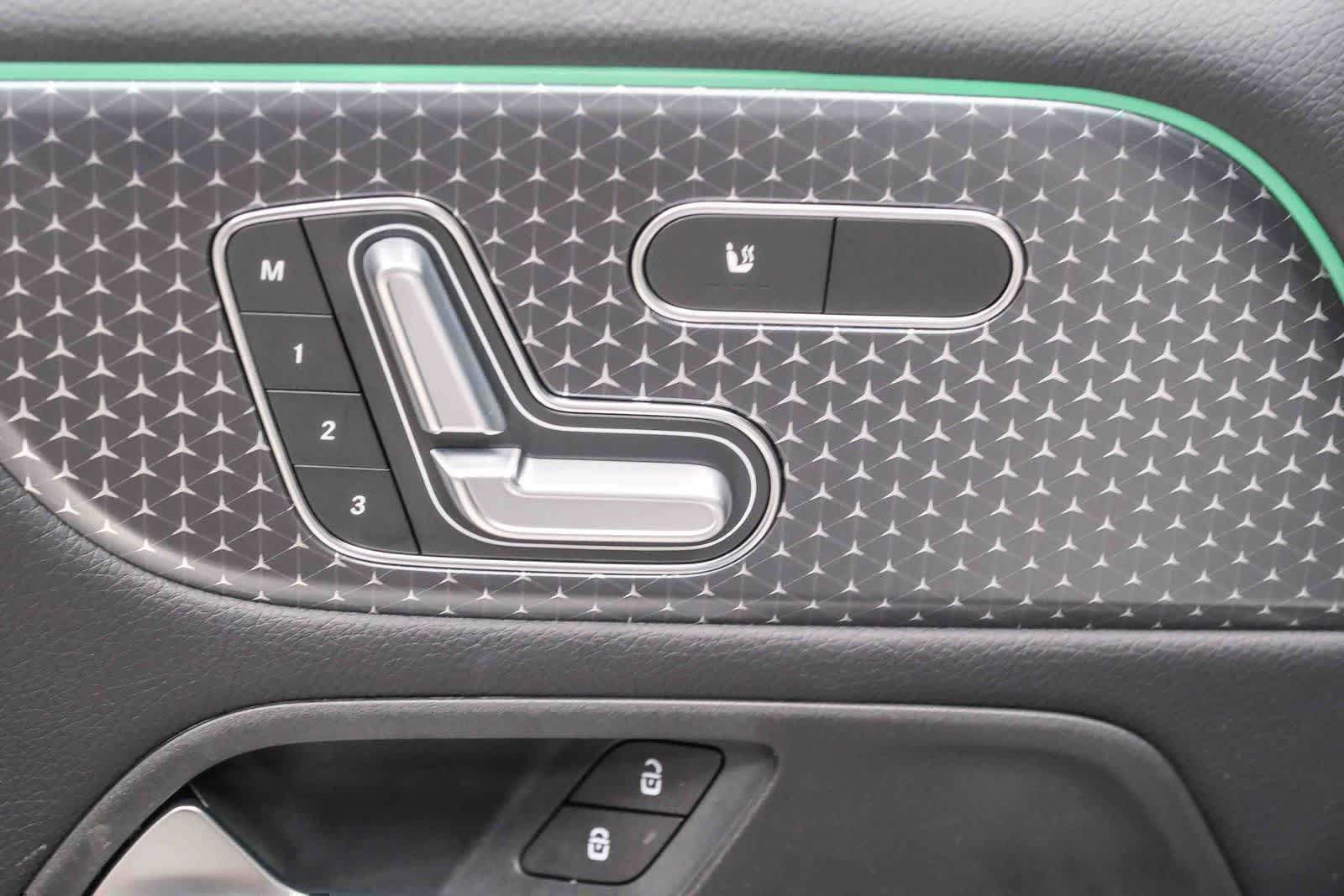 New 2026 Polar White Mercedes-Benz GLB 250 image 28