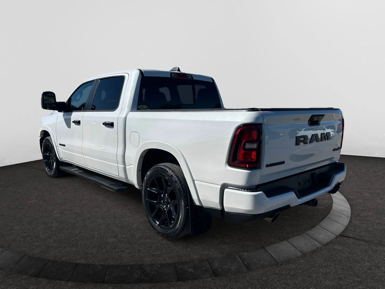 Used 2025 Ivory Tri-Coat Pearl Ram Laramie image 3
