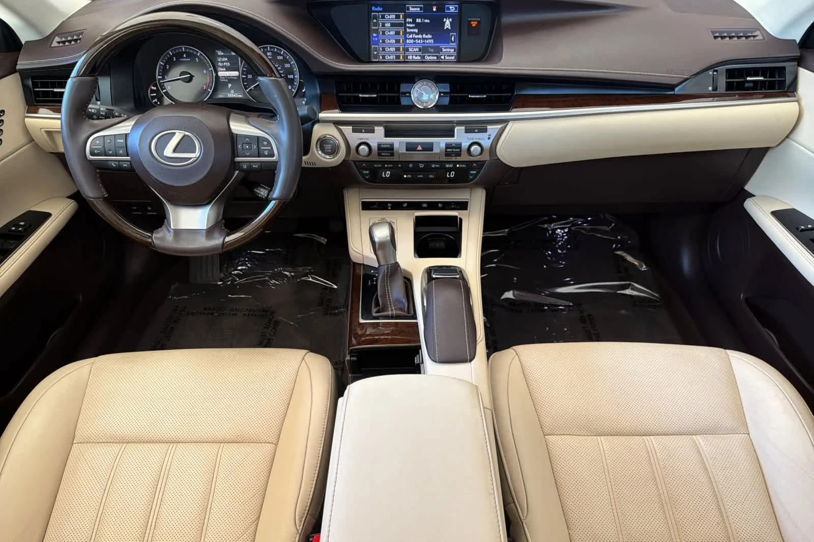 Used 2016 Eminent White Pearl Lexus  image 3