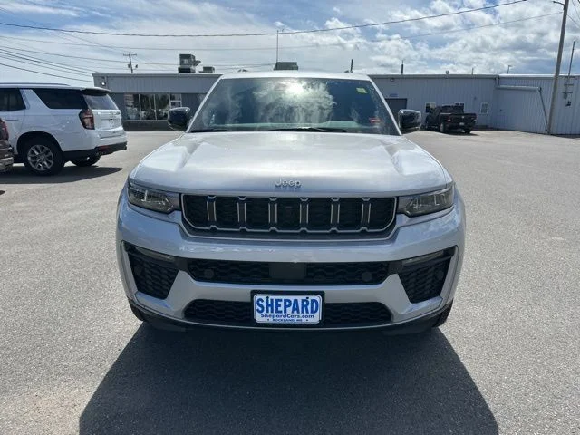 New 2026 Silver Zynith Exterior Paint Jeep Limited image 2