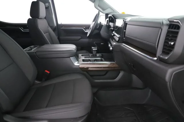 Used 2025 White GMC Elevation image 30