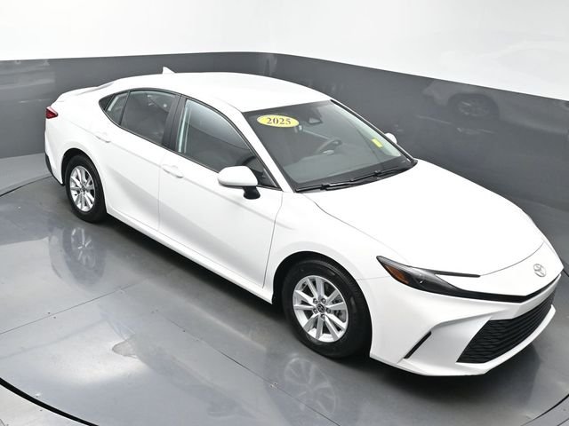 Used 2025 White Toyota LE image 39