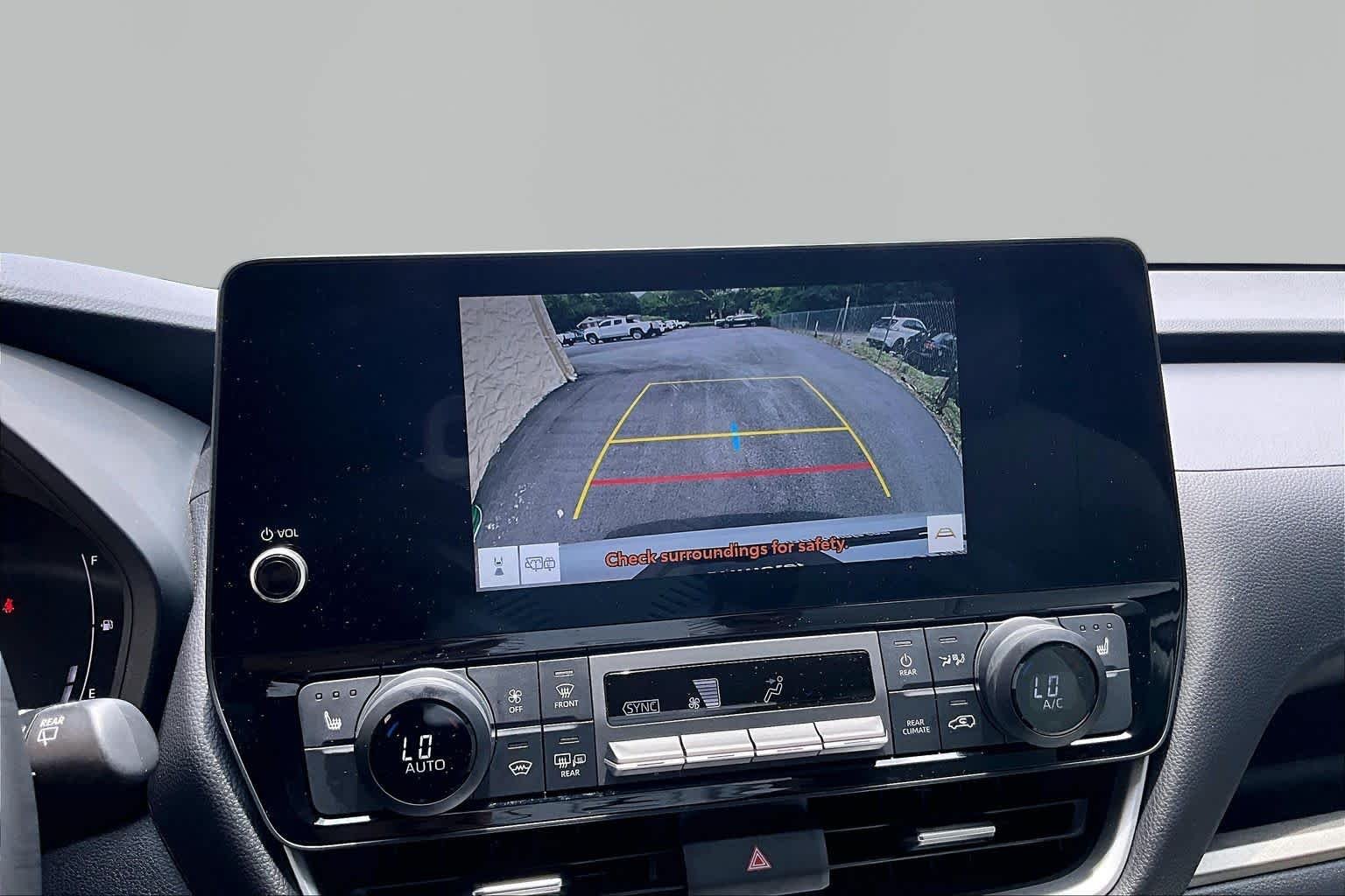 Used 2024 Wind Chill Pearl Toyota XLE image 27