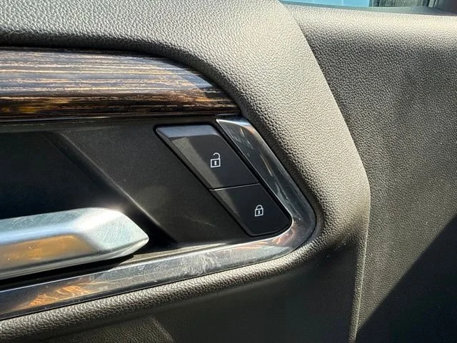 Used 2022 Titanium Rush Metallic GMC Elevation image 13
