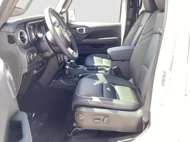 New 2026 Bright White Jeep 4-DOOR SAHARA image 10