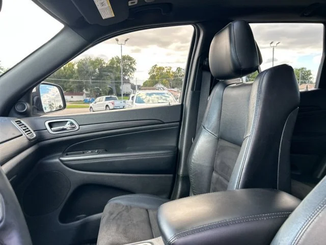 Used 2019 White Jeep Altitude 4x4 image 31