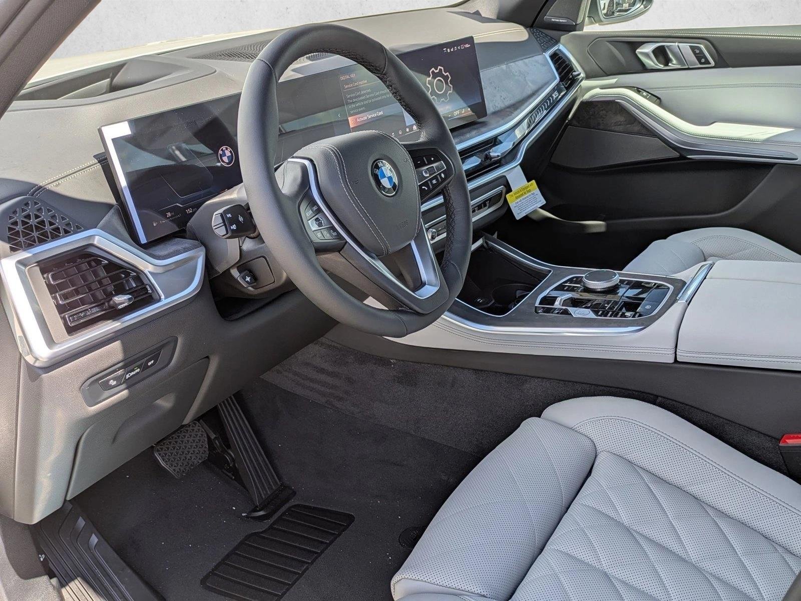 Used 2026 Mineral White Metallic BMW xDrive40i image 3